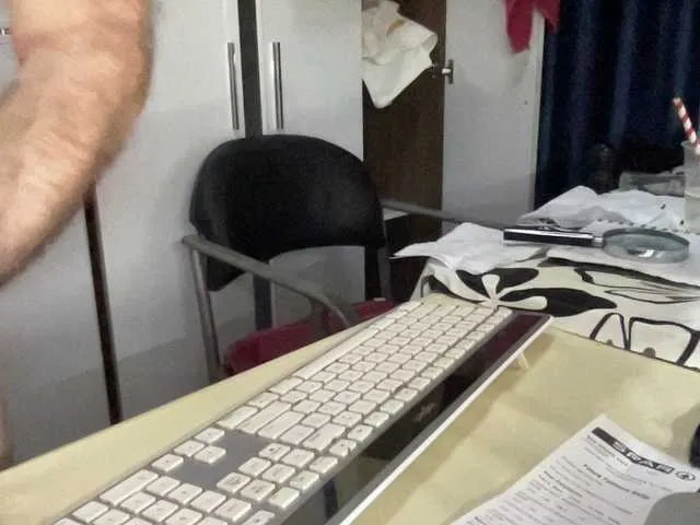 Live sex webcam photo for coach-karl #291289117