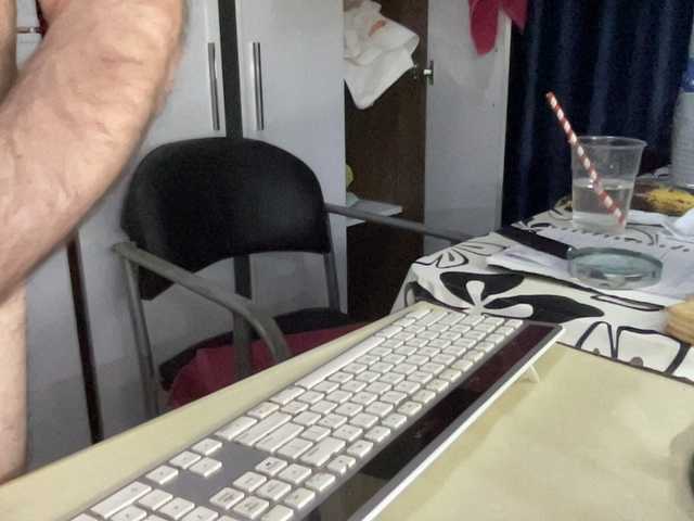 Live sex webcam photo for coach-karl #291310048