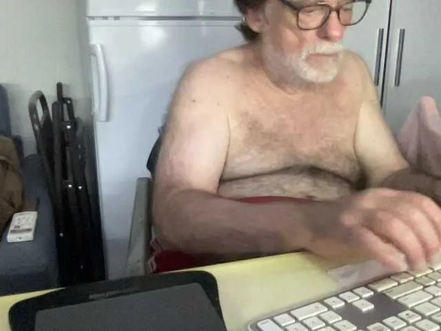 Live sex webcam photo for coach-karl #291723448