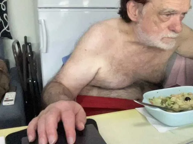 Live sex webcam photo for coach-karl #291727667