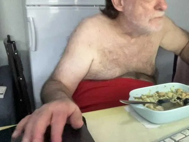 Live sex webcam photo for coach-karl #291968188