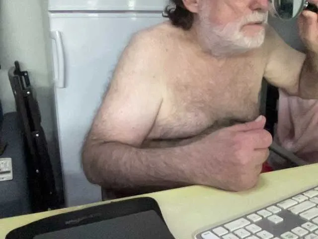 Live sex webcam photo for coach-karl #292089943