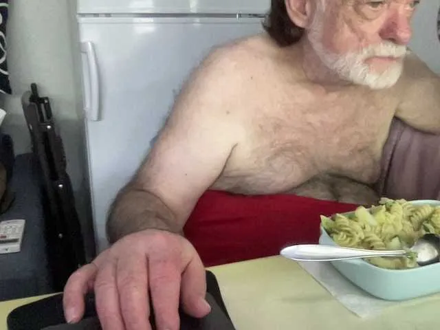 Live sex webcam photo for coach-karl #292156917