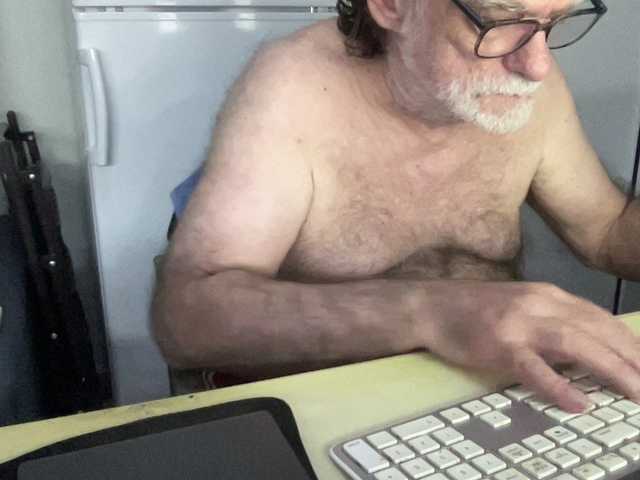 Live sex webcam photo for coach-karl #292238611