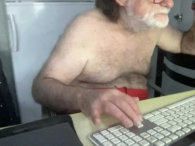 Live sex webcam photo for coach-karl #292351303