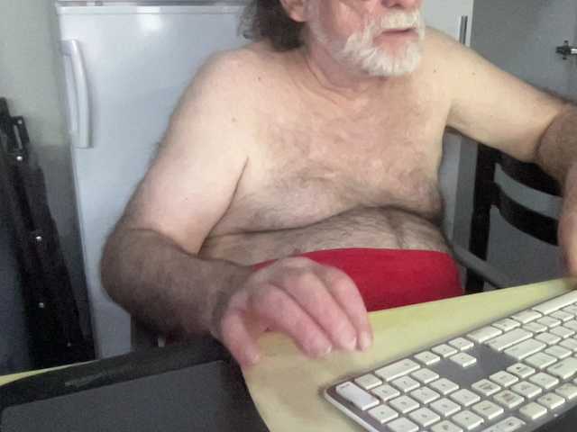 Live sex webcam photo for coach-karl #292357992