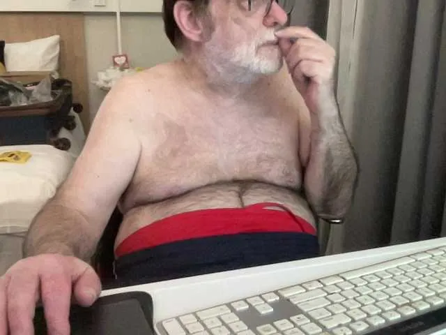 Live sex webcam photo for coach-karl #292693877