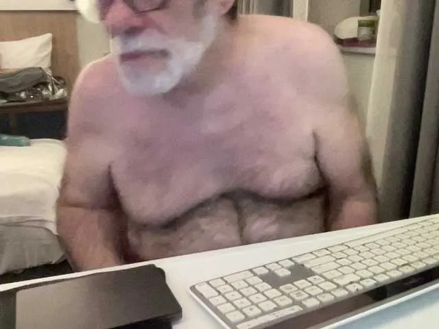 Live sex webcam photo for coach-karl #292750814