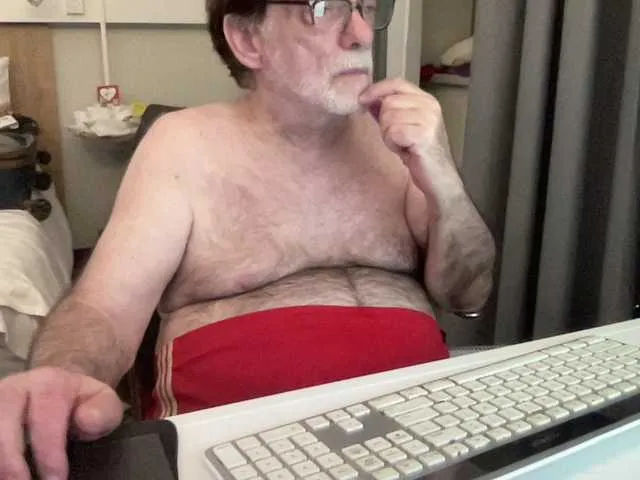 Live sex webcam photo for coach-karl #292944469