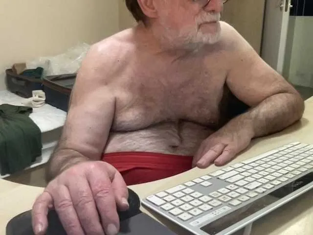 Live sex webcam photo for coach-karl #293314433