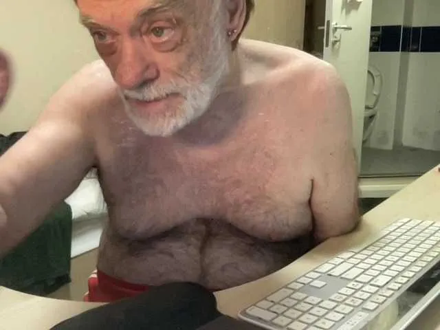 Live sex webcam photo for coach-karl #293321325
