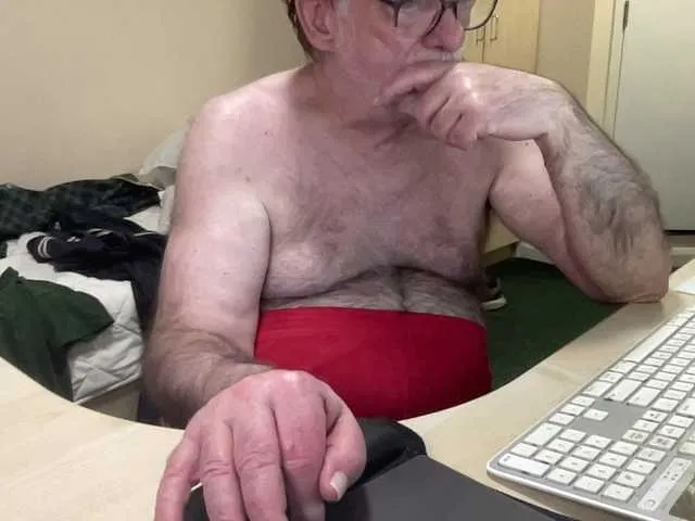Live sex webcam photo for coach-karl #293353216