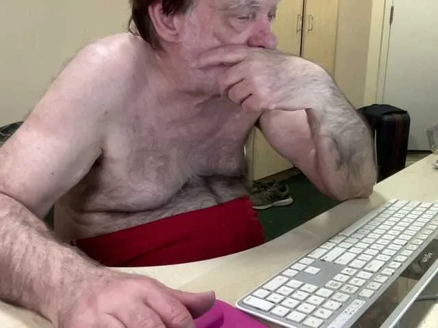 Live sex webcam photo for coach-karl #293402316