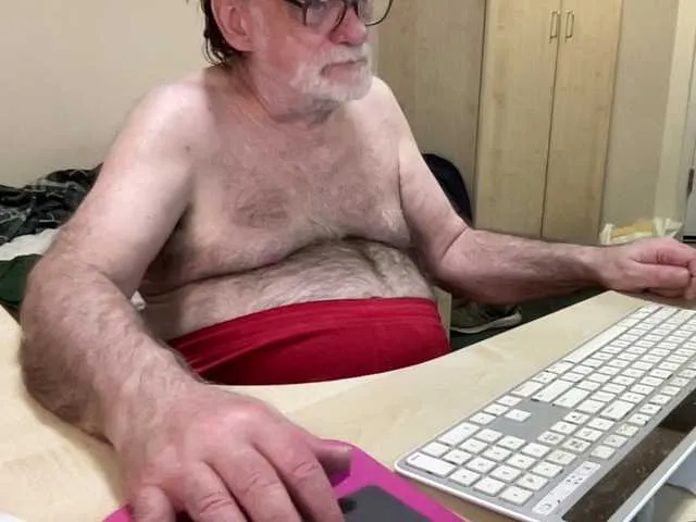 Live sex webcam photo for coach-karl #293572035