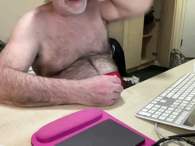Live sex webcam photo for coach-karl #293635292