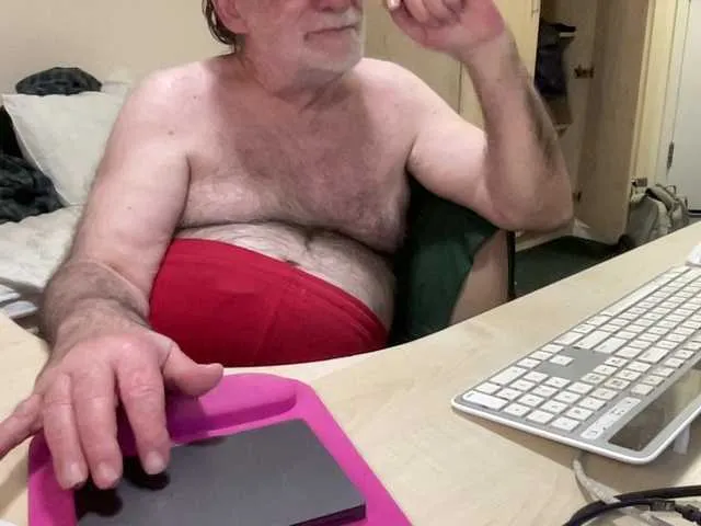 Live sex webcam photo for coach-karl #293640224