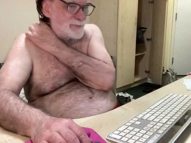 Live sex webcam photo for coach-karl #293693776