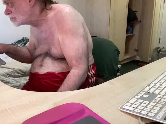 Live sex webcam photo for coach-karl #293862721