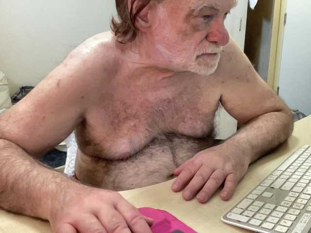 Live sex webcam photo for coach-karl #293939541
