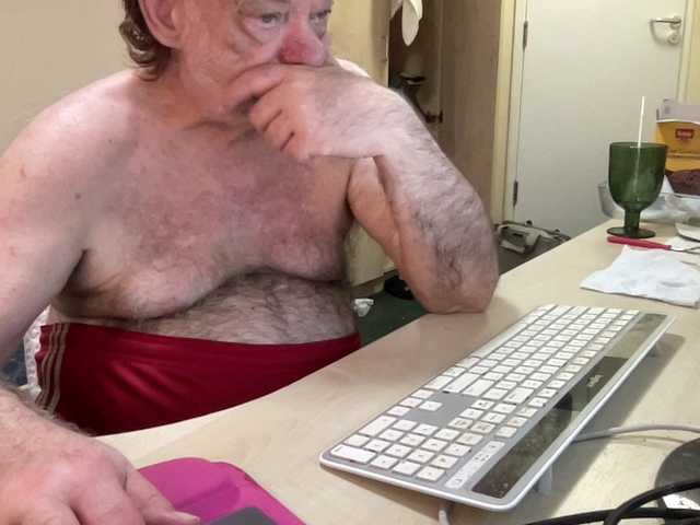 Live sex webcam photo for coach-karl #293942879