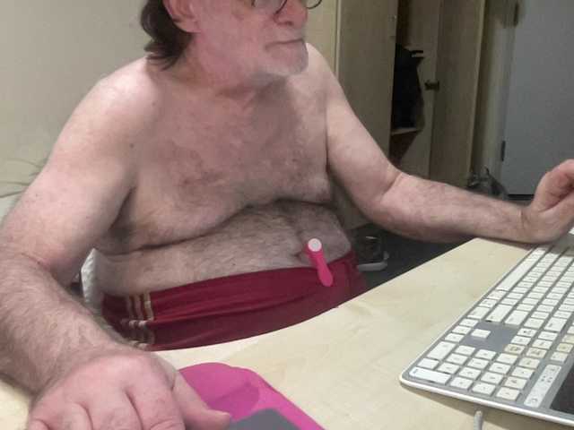 Live sex webcam photo for coach-karl #294043161