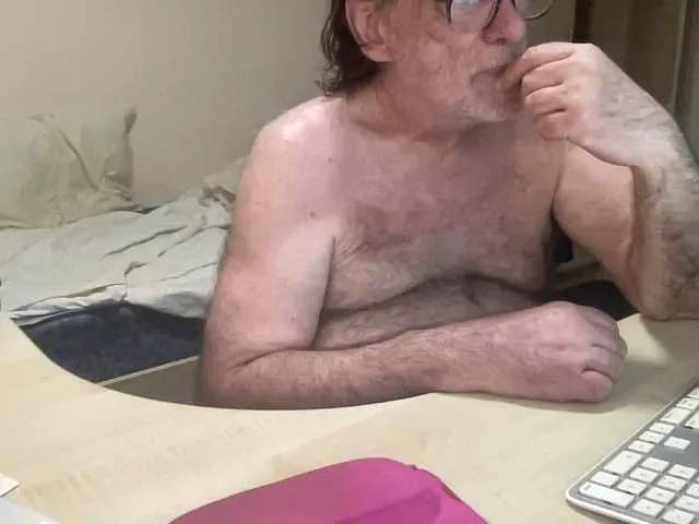 Live sex webcam photo for coach-karl #294052754