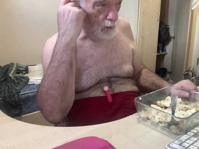Live sex webcam photo for coach-karl #294111195