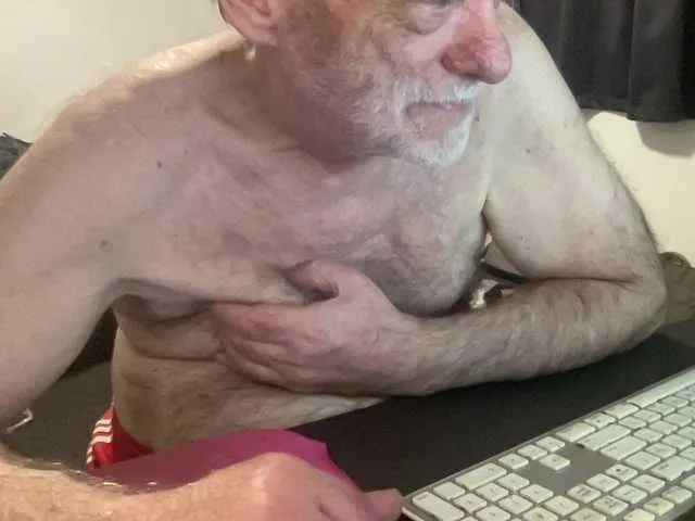 Live sex webcam photo for coach-karl #294144082