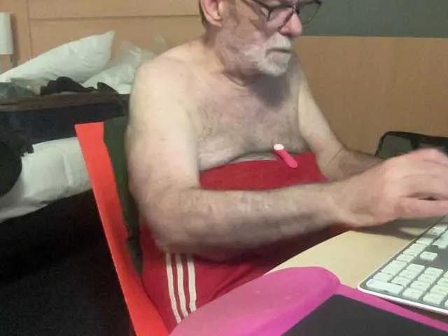 Live sex webcam photo for coach-karl #294174150