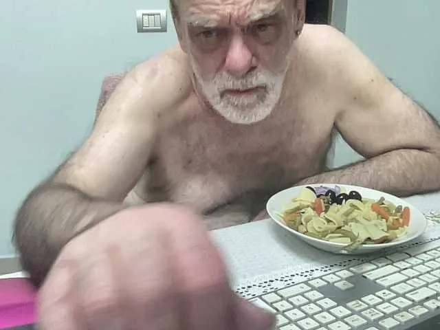 Live sex webcam photo for coach-karl #294238198