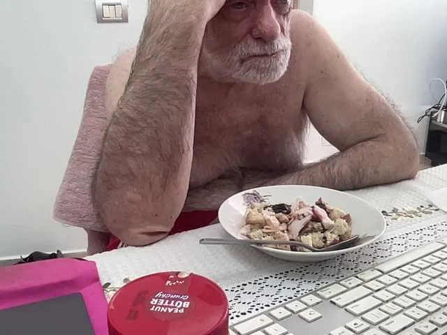 Live sex webcam photo for coach-karl #294262410