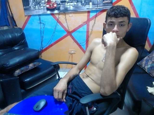 Live sex webcam photo for coflahot- #278004224