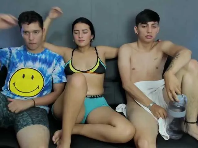 Live sex webcam photo for colombianguys18 #276828449