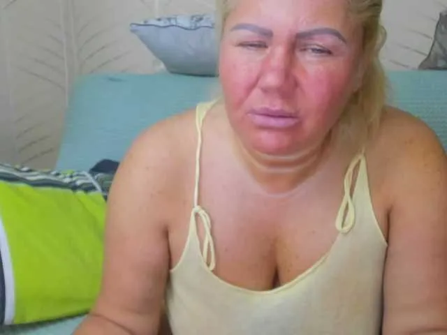 Live sex webcam photo for come2mom #273191568