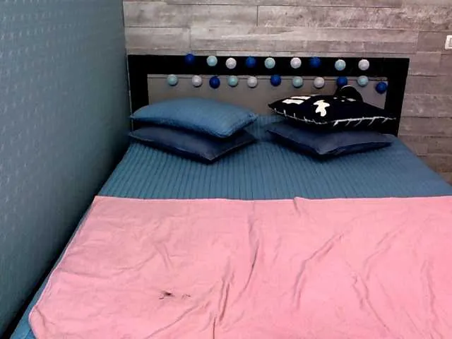 Live sex webcam photo for come2mom #273344006