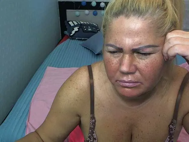 Live sex webcam photo for come2mom #273391490