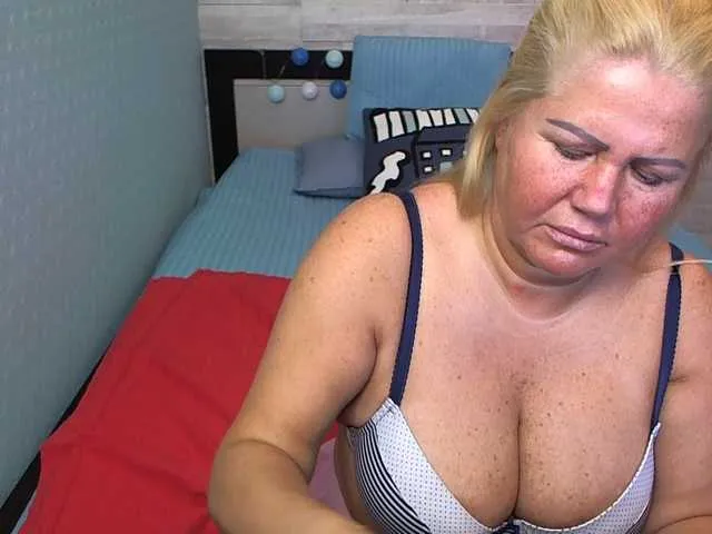 Live sex webcam photo for come2mom #273535623