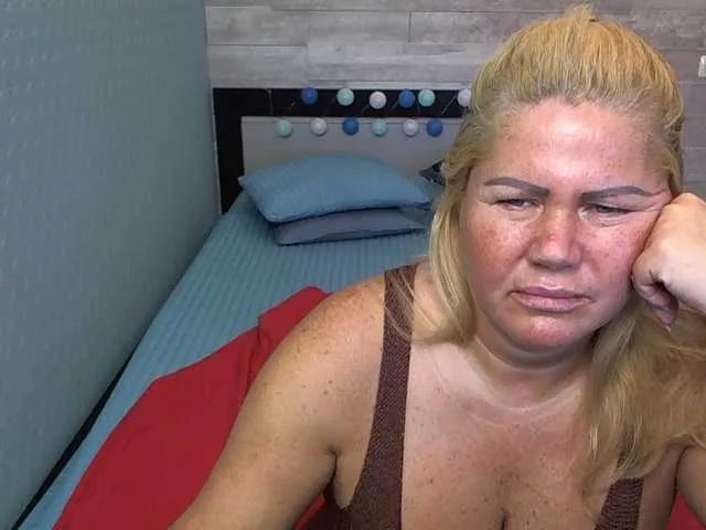 Live sex webcam photo for come2mom #273662315
