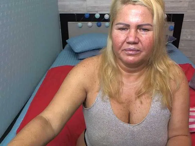 Live sex webcam photo for come2mom #273684805