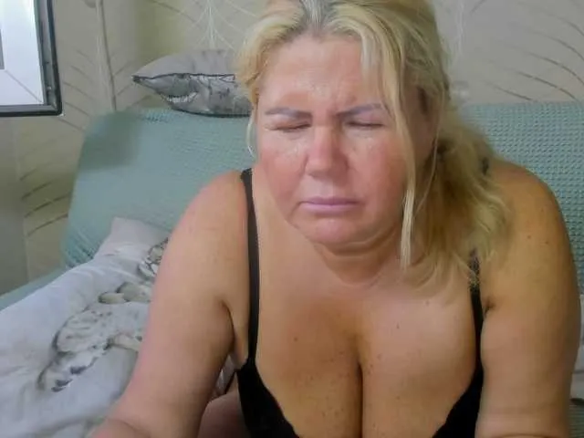 Live sex webcam photo for come2mom #273732172