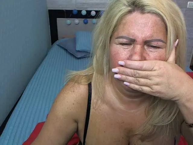 Live sex webcam photo for come2mom #273761968