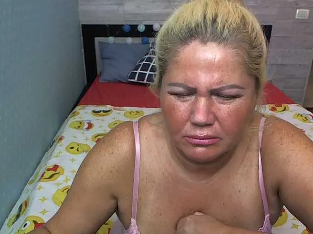 Live sex webcam photo for come2mom #273907114