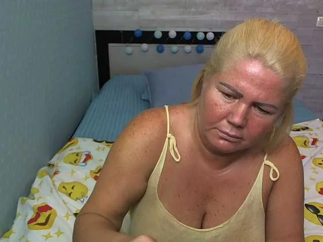Live sex webcam photo for come2mom #273976432