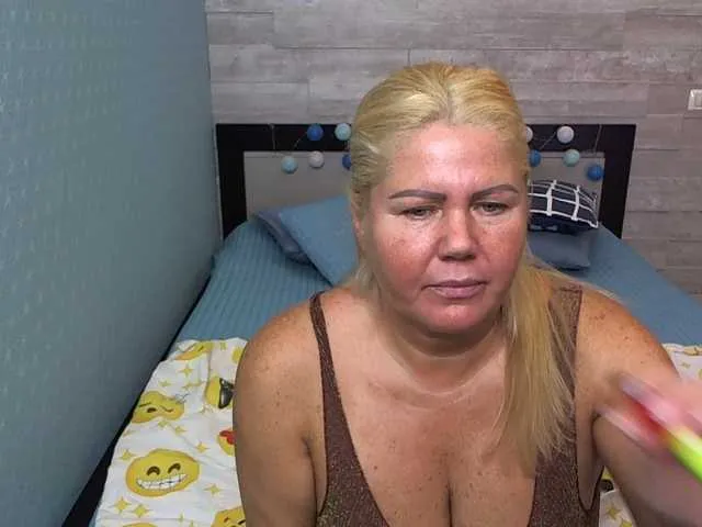 Live sex webcam photo for come2mom #274028963