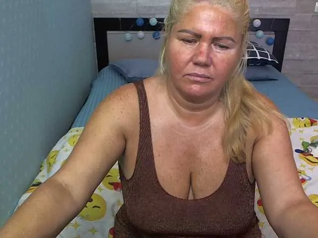 Live sex webcam photo for come2mom #274052188