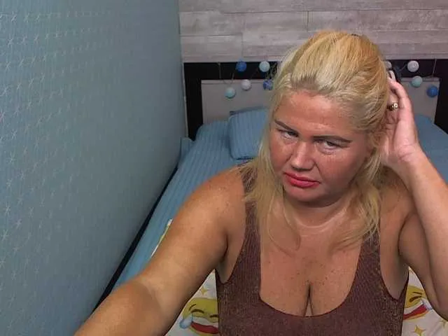 Live sex webcam photo for come2mom #274102269