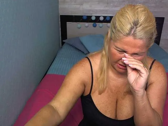 Live sex webcam photo for come2mom #274195298