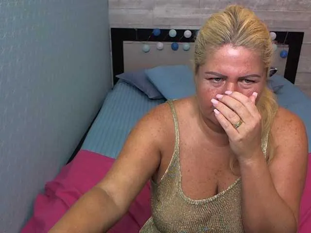 Live sex webcam photo for come2mom #274206733