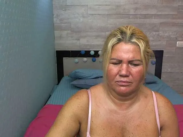 Live sex webcam photo for come2mom #274351144