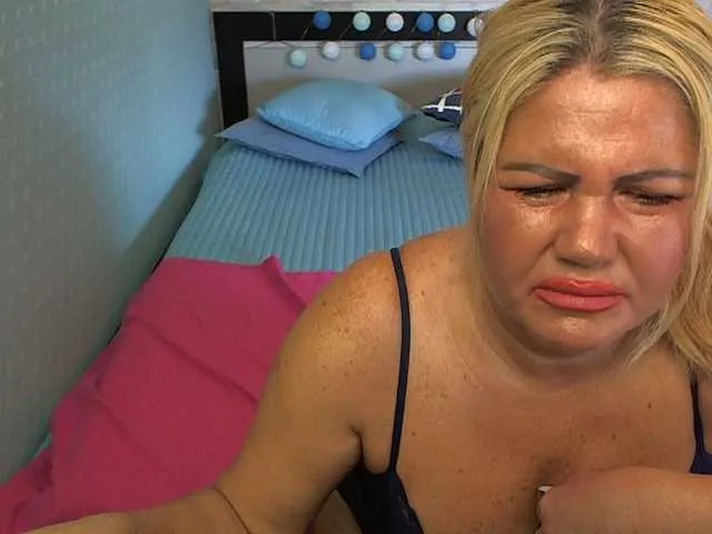 Live sex webcam photo for come2mom #274389507